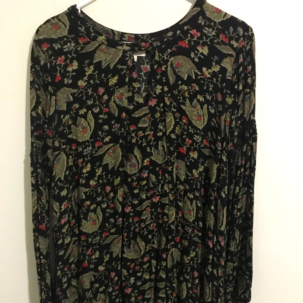 Carly Jean Los Angeles Blouse with pattern